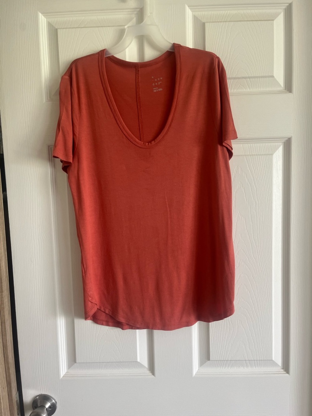 a new day Short Sleeve Deep V Tee - Rust Orange SZ Small